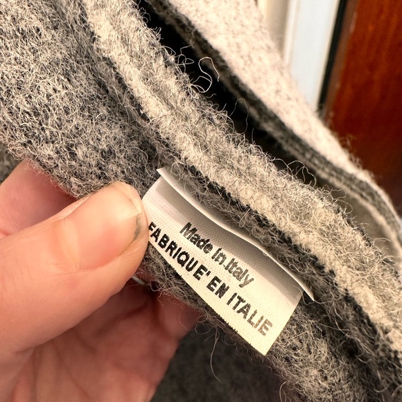 Bee & U Italian Wool-Blend Coat | Warm Medium Jacket | Grey Winter Outerwear - Picture 4 of 4